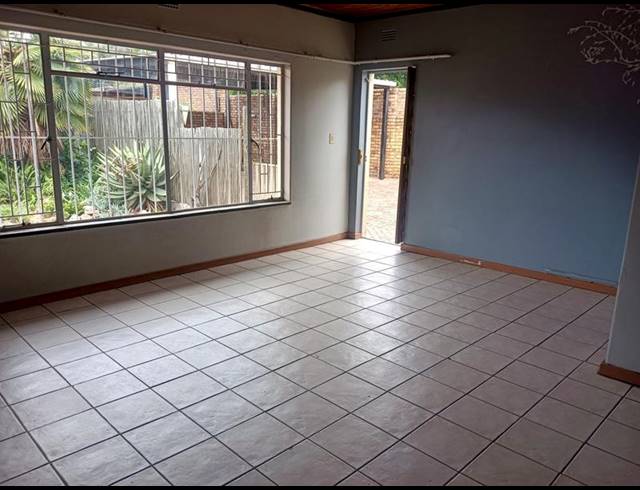 6 BEDROOM HOUSE FOR SALE IN FREEWAY PARK